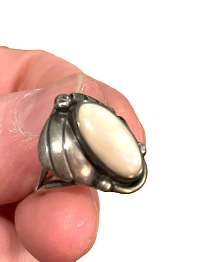 Vintage sterling silver Navajo RGP 925 Mother of pearl ring ornate