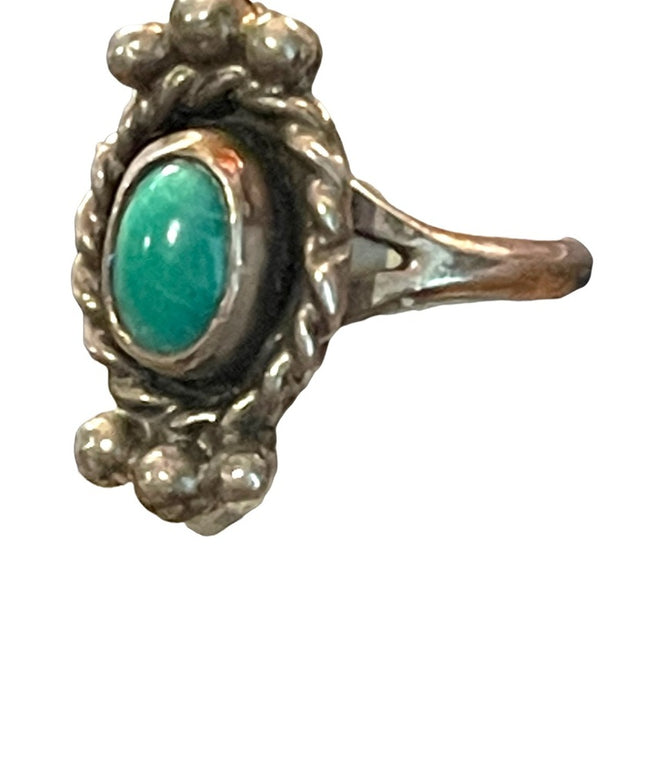 Vintage sterling silver 925 turquois dainty ring Navajo? sz 4