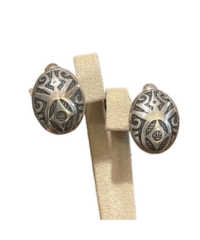 Vintage Handmade sterling silver 925 Navajo clip on earrings etched design