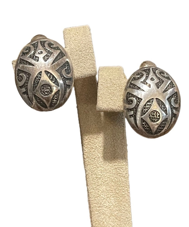 Vintage Handmade sterling silver 925 Navajo clip on earrings etched design