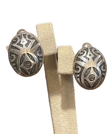 Vintage Handmade sterling silver 925 Navajo clip on earrings etched design
