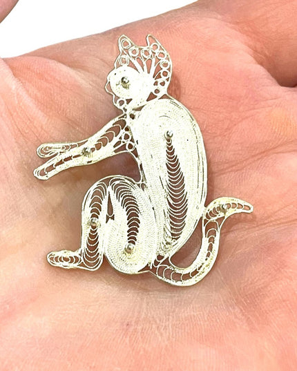 Vintage 925 sterling silver filagree sitting monkey brooch