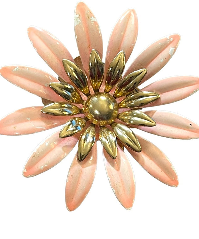 Vintage Sarah Coventry Peach enameled gold finish large flower brooch Daisey