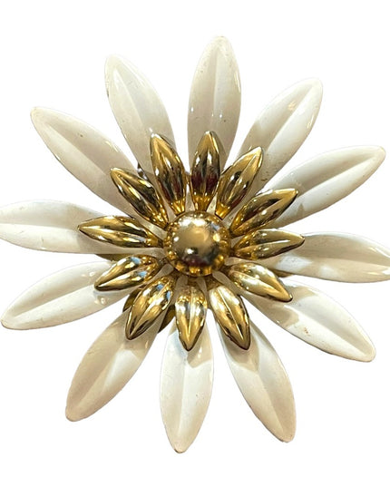 Vintage Sarah Coventry White enamel Daisey  Gold finish Metal brooch