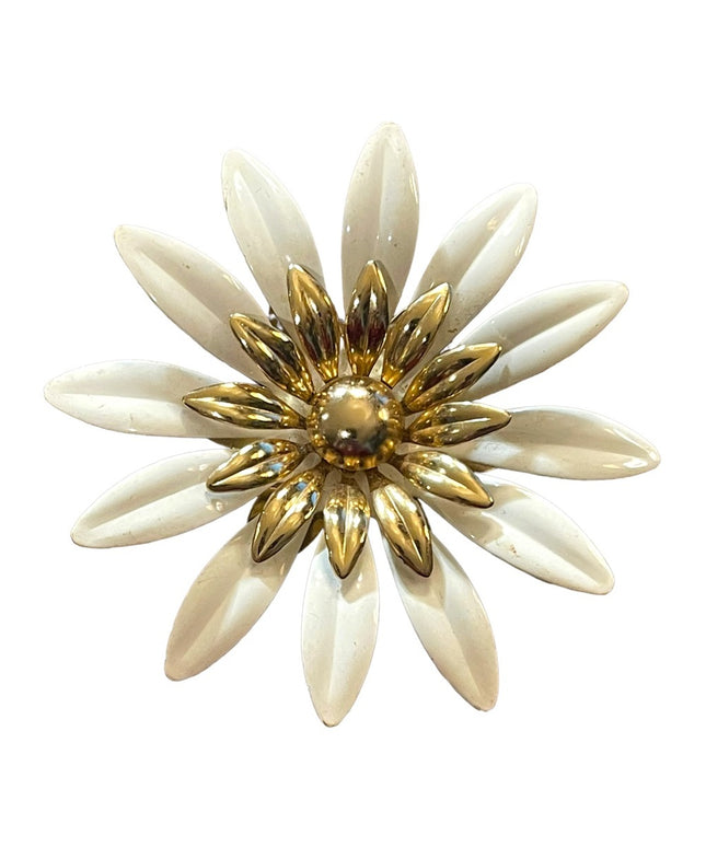 Vintage Sarah Coventry White enamel Daisey  Gold finish Metal brooch