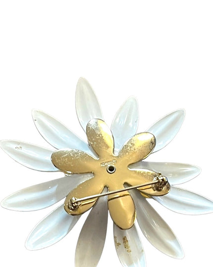 Vintage Sarah Coventry White enamel Daisey  Gold finish Metal brooch