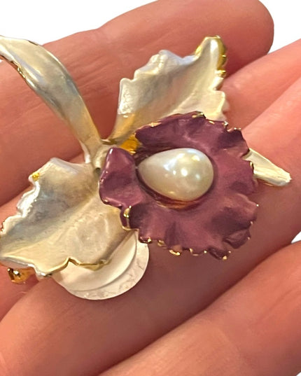 Lovely 1980s Creamy white & Purple Orchid brooch gold finish