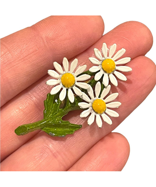 Vintage 1970s lovely enameled daisey metal Brooch