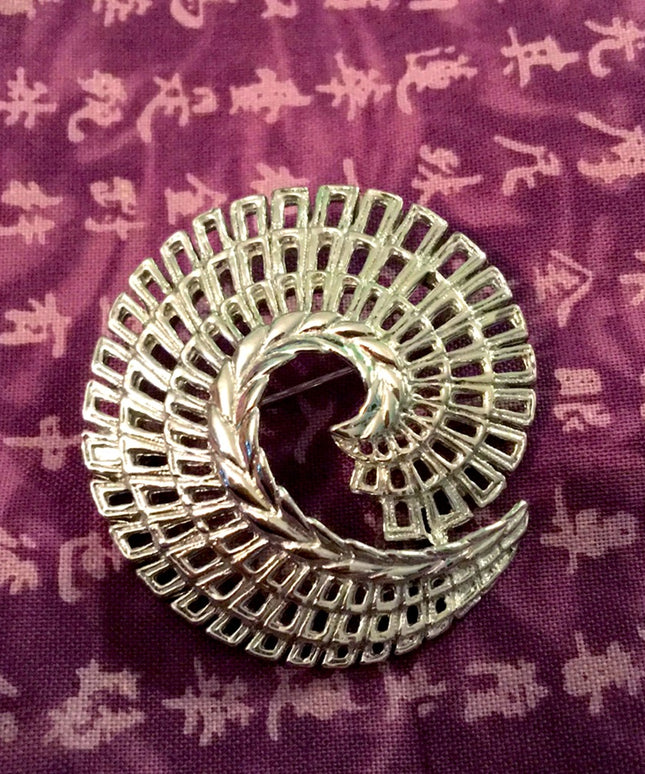 Vintage Sarah Coventry silver finish swirl brooch