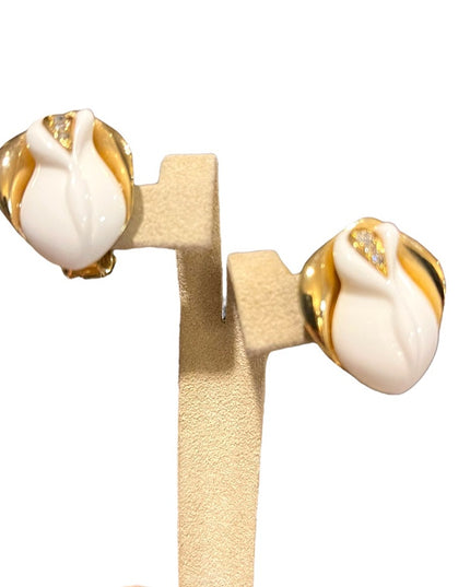 Vintage 1980s KJL Kenneth Jay Lane Flower rose white resin gold clip on earrings