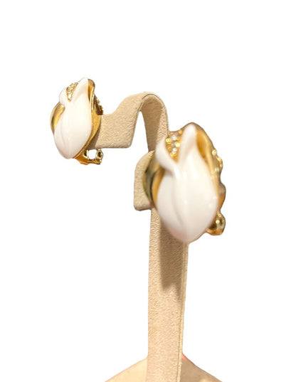 Vintage 1980s KJL Kenneth Jay Lane Flower rose white resin gold clip on earrings
