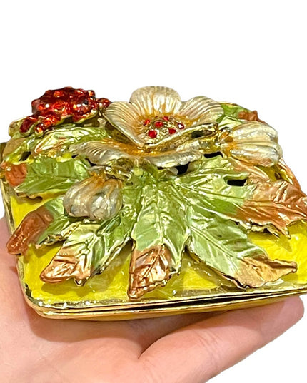 Clam shell Enameled Flower frog clam shell trinket jewelry box yellow gold