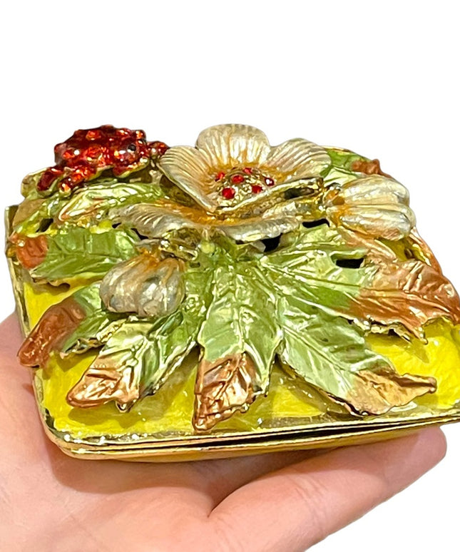 Clam shell Enameled Flower frog clam shell trinket jewelry box yellow gold