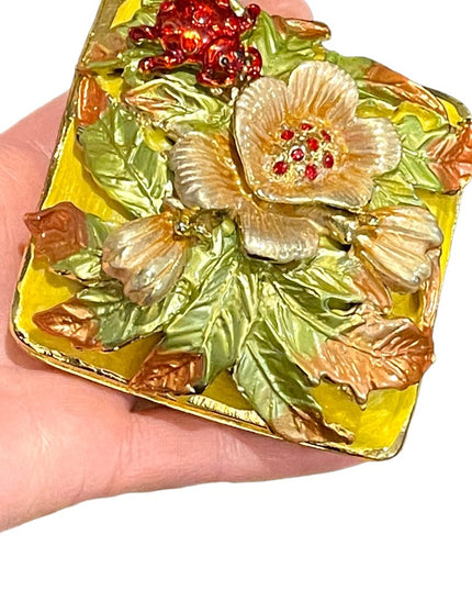Clam shell Enameled Flower frog clam shell trinket jewelry box yellow gold