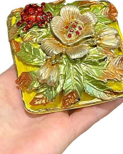 Clam shell Enameled Flower frog clam shell trinket jewelry box yellow gold
