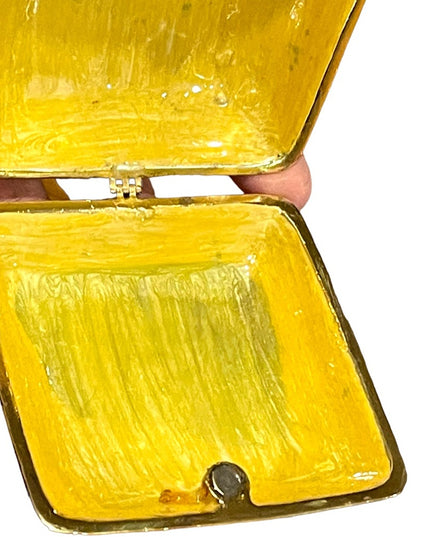 Clam shell Enameled Flower frog clam shell trinket jewelry box yellow gold