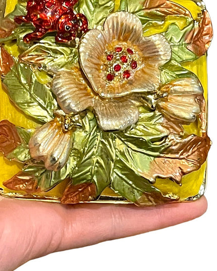 Clam shell Enameled Flower frog clam shell trinket jewelry box yellow gold