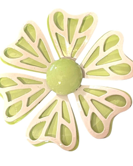 Vintage 1960s Green & White metal flower daisey brooch