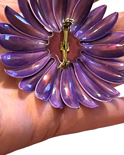 Vintage Off white 1960s Fancy metal Large 3” brooch Daisey flower