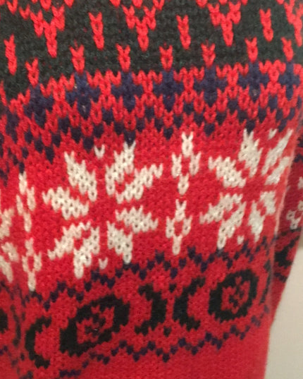 - Pierre Cardin Hand knit red snowflake sweater hand knitted Snowflake ski