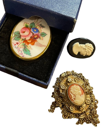 Lot of VINTAGE Fancy Cameos brooches Gold finish resin ceramic