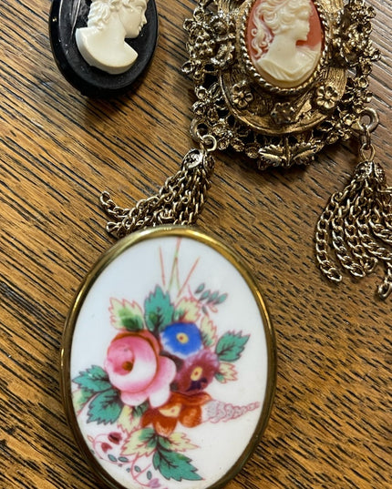 Lot of VINTAGE Fancy Cameos brooches Gold finish resin ceramic