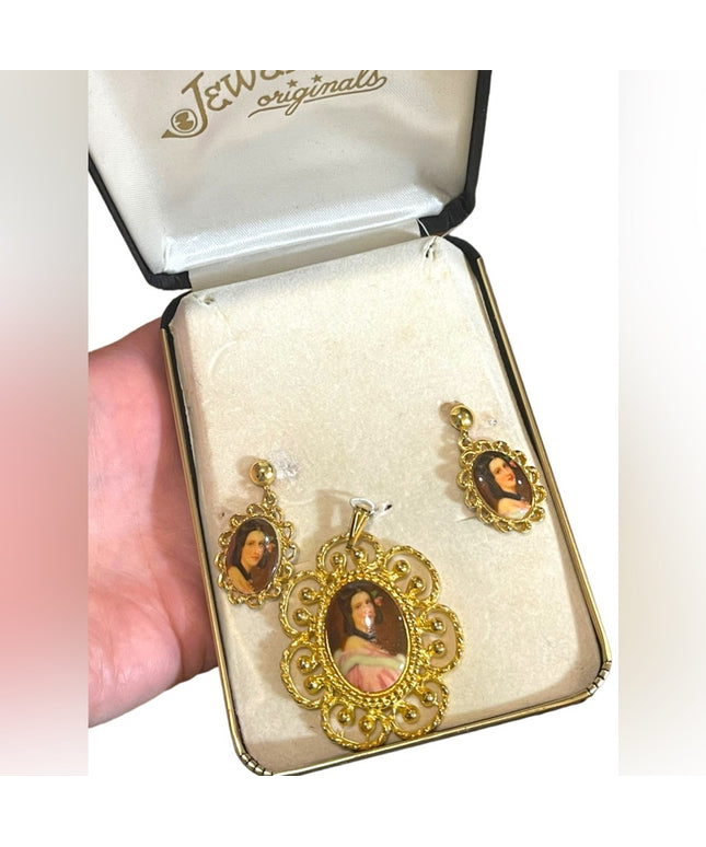 Vintage Jeweline Origionals Cameo ( transfer) Earrings & pendant in orig box