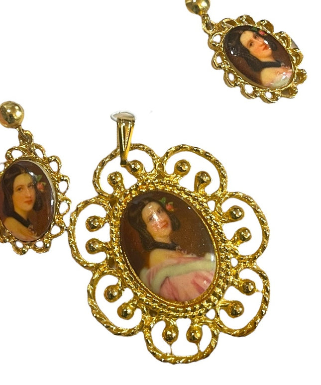 Vintage Jeweline Origionals Cameo ( transfer) Earrings & pendant in orig box
