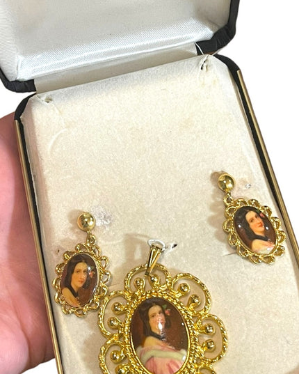 Vintage Jeweline Origionals Cameo ( transfer) Earrings & pendant in orig box