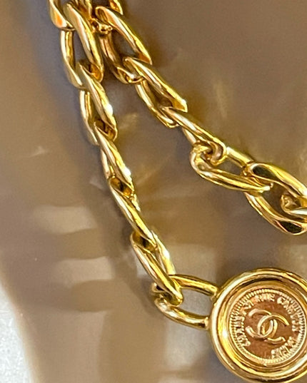 Vintage 1993 (93A) Chanel Authentic Gold finish chain belt