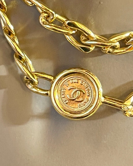 Vintage 1993 (93A) Chanel Authentic Gold finish chain belt