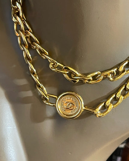 Vintage 1993 (93A) Chanel Authentic Gold finish chain belt