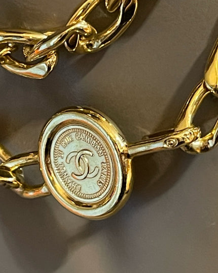 Vintage 1993 (93A) Chanel Authentic Gold finish chain belt