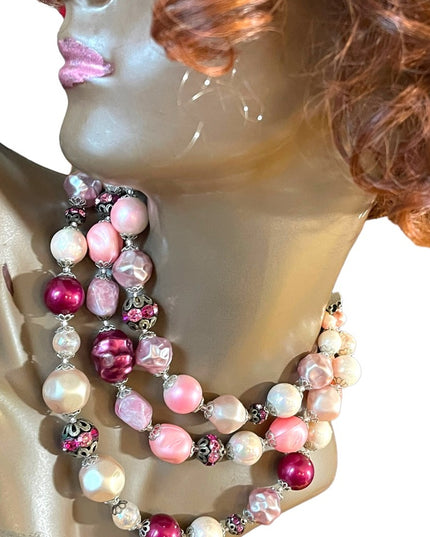 Stunning 1950s pink crystal glass resin rhinestone party 3 strand necklace