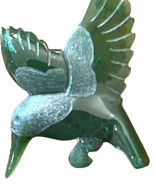 Vintage Hand Carved Jade Humming Bird brooch 💗