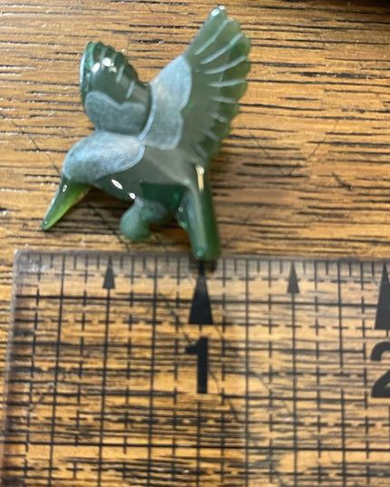 Vintage Hand Carved Jade Humming Bird brooch 💗