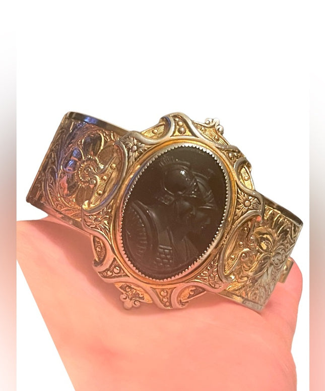 Stunning vintage Gold & silver finish plated flower etched TROJAN Cameo bangle