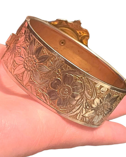 Stunning vintage Gold & silver finish plated flower etched TROJAN Cameo bangle