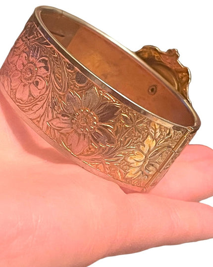 Stunning vintage Gold & silver finish plated flower etched TROJAN Cameo bangle