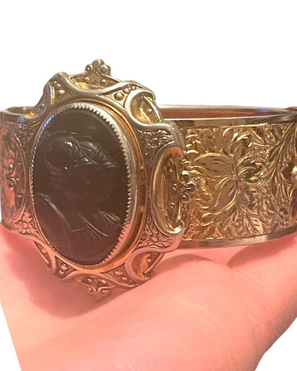 Stunning vintage Gold & silver finish plated flower etched TROJAN Cameo bangle