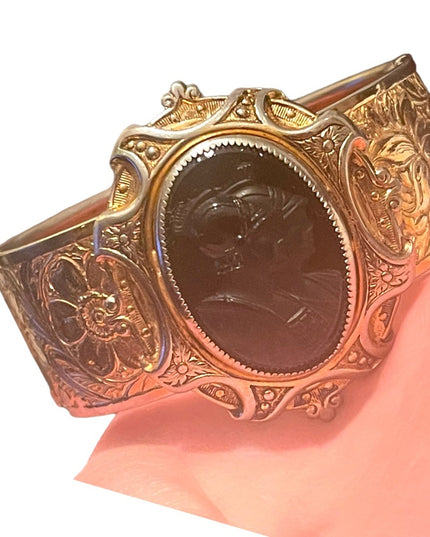 Stunning vintage Gold & silver finish plated flower etched TROJAN Cameo bangle