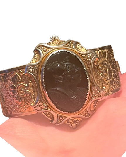 Stunning vintage Gold & silver finish plated flower etched TROJAN Cameo bangle