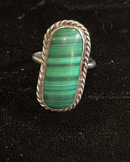 Vintage Sterling silver 925 Malachite elongated Navajo Native Southwestern ring