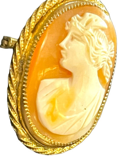 Vintage GP gold Finish wash Shell Cameo brooch pin Left facing