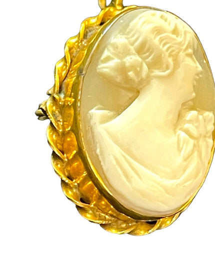 Vintage 1960s Gold filled GF carved Shell Cameo brooch pendant