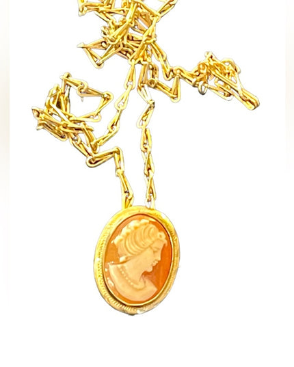 Vintage 12k gold filled Shell Cameo on gold chain necklace