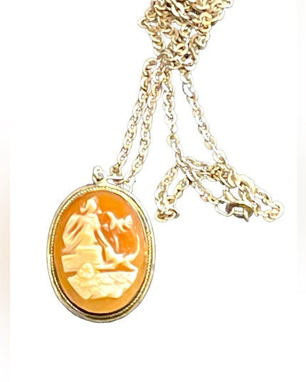 Vintage sterling silver carved shell cameo necklace “riding chariot”