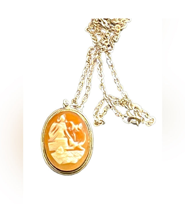 Vintage sterling silver carved shell cameo necklace “riding chariot”