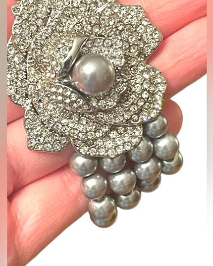 Vintage 1980s High quality faux silver rhinestone pearl stretchy flower bracelet