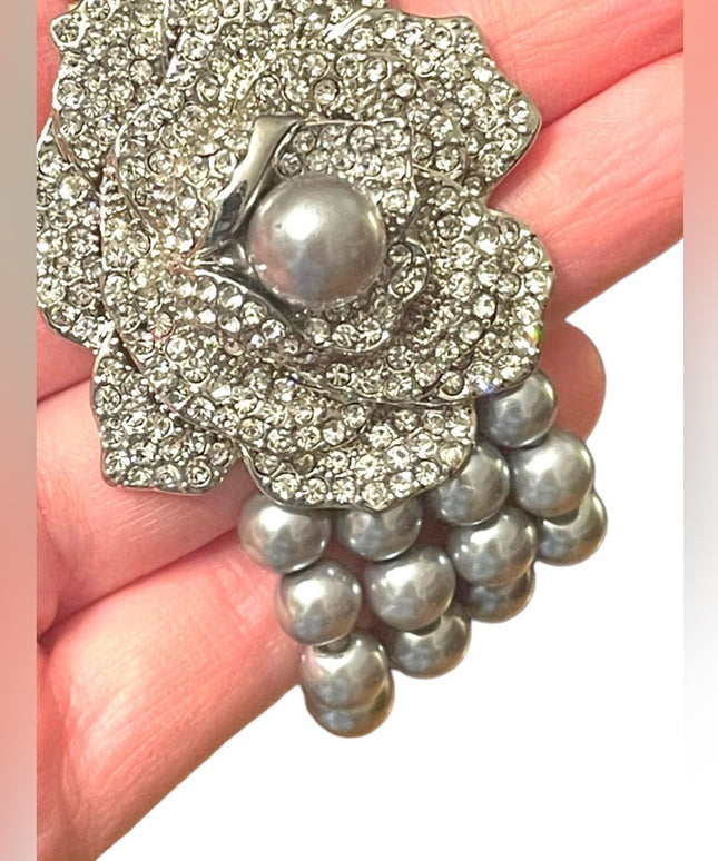 Vintage 1980s High quality faux silver rhinestone pearl stretchy flower bracelet